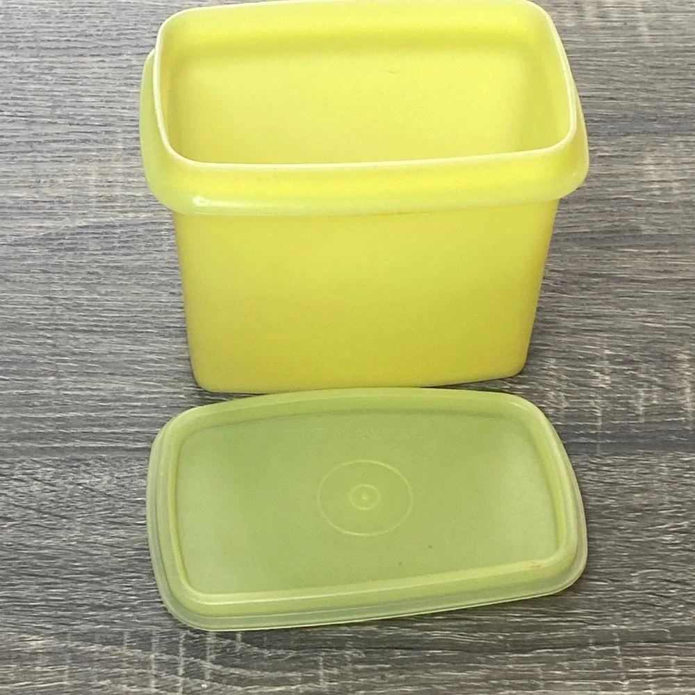 Tupperware Vintage Square Storage Container Lime Yellow with Lid‎